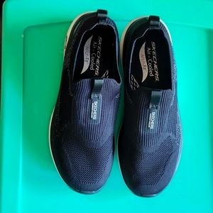 Skechers workout walker size 9.5 m women's black and white